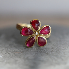 Ruby 18k Gold Flower Ring Image