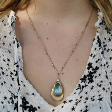Glowing Aquamarine on Heavy Line 10k Gold Chain Necklace Image