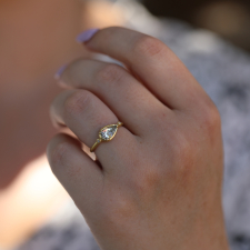 Teardrop 18k Gold Diamond Ring Image