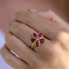 Ruby 18k Gold Flower Ring Image