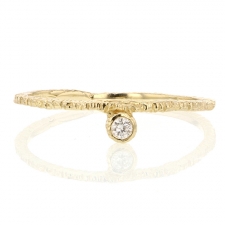 Etched Gold Pointing Diamond Ring Image