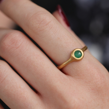 Small Round Emerald 18k Gold Ring