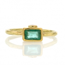 Gold Emerald Ring with Diamond Image