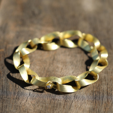 Mobius Spiral Link 18k Gold Bracelet Image