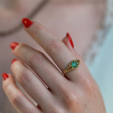 Vintage Victorian 18K Gold Emerald Ring Image