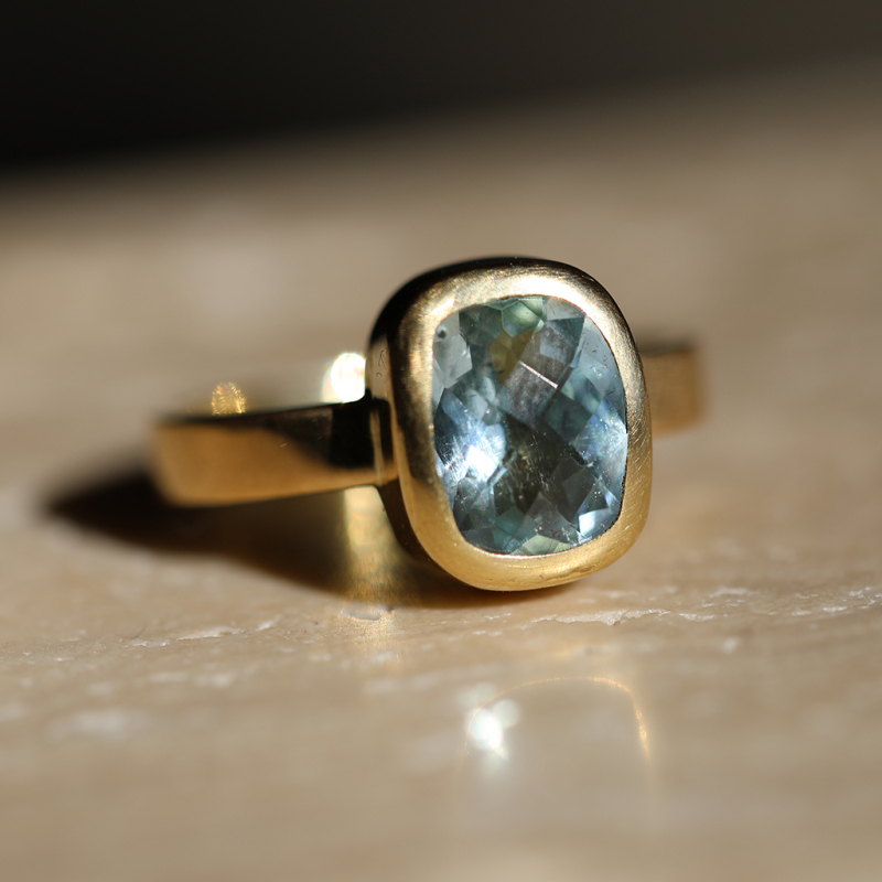 Faceted Aquamarine 18k Gold Ring