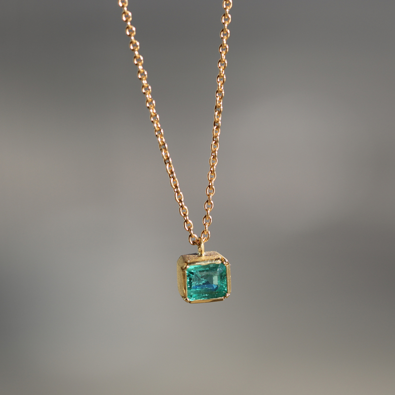 Small Emerald 18k Gold Necklace