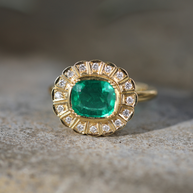 Emerald on sale crown ring