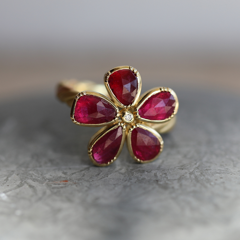 Ruby 18k Gold Flower Ring