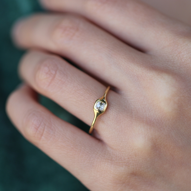 Ascher Cut Small Diamond Gold 18k Ring