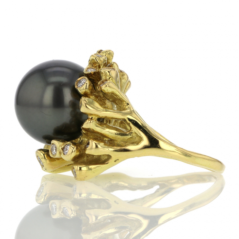 Round Black Tahitian Pearl 18k Gold Ring with Diamonds