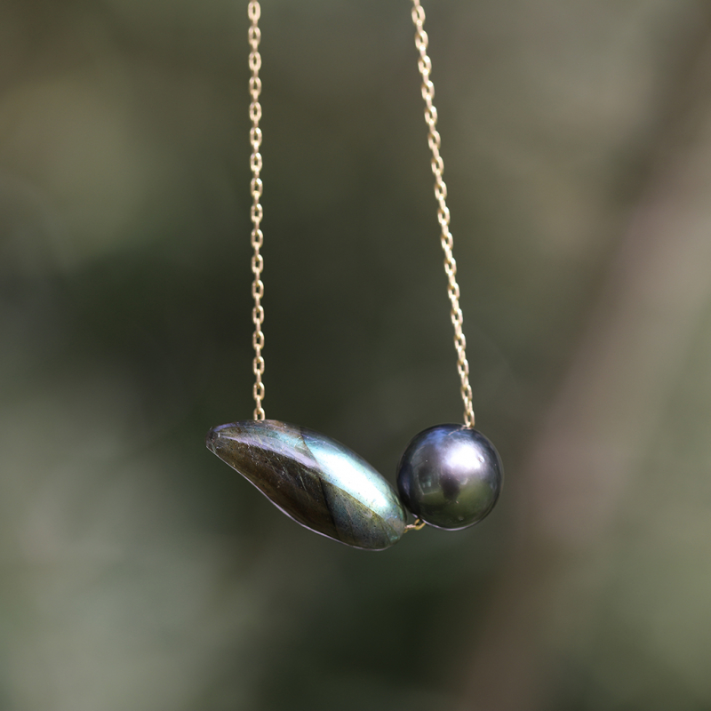 Labradorite Bean and Tahitian Pearl Gold Choker Necklace