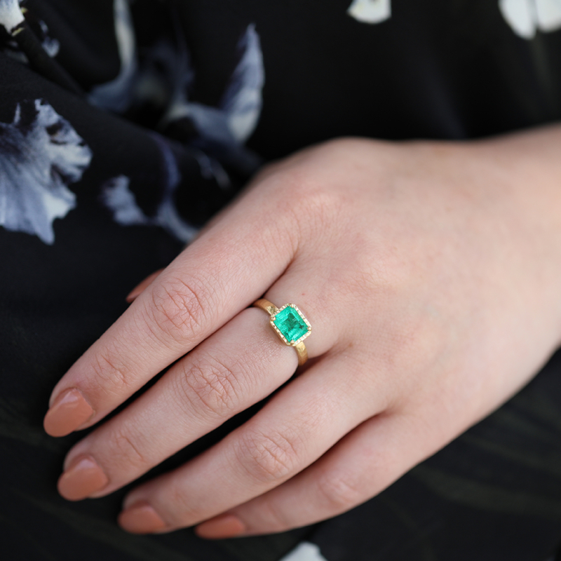 Colombian Emerald Hammered 18k Gold Ring